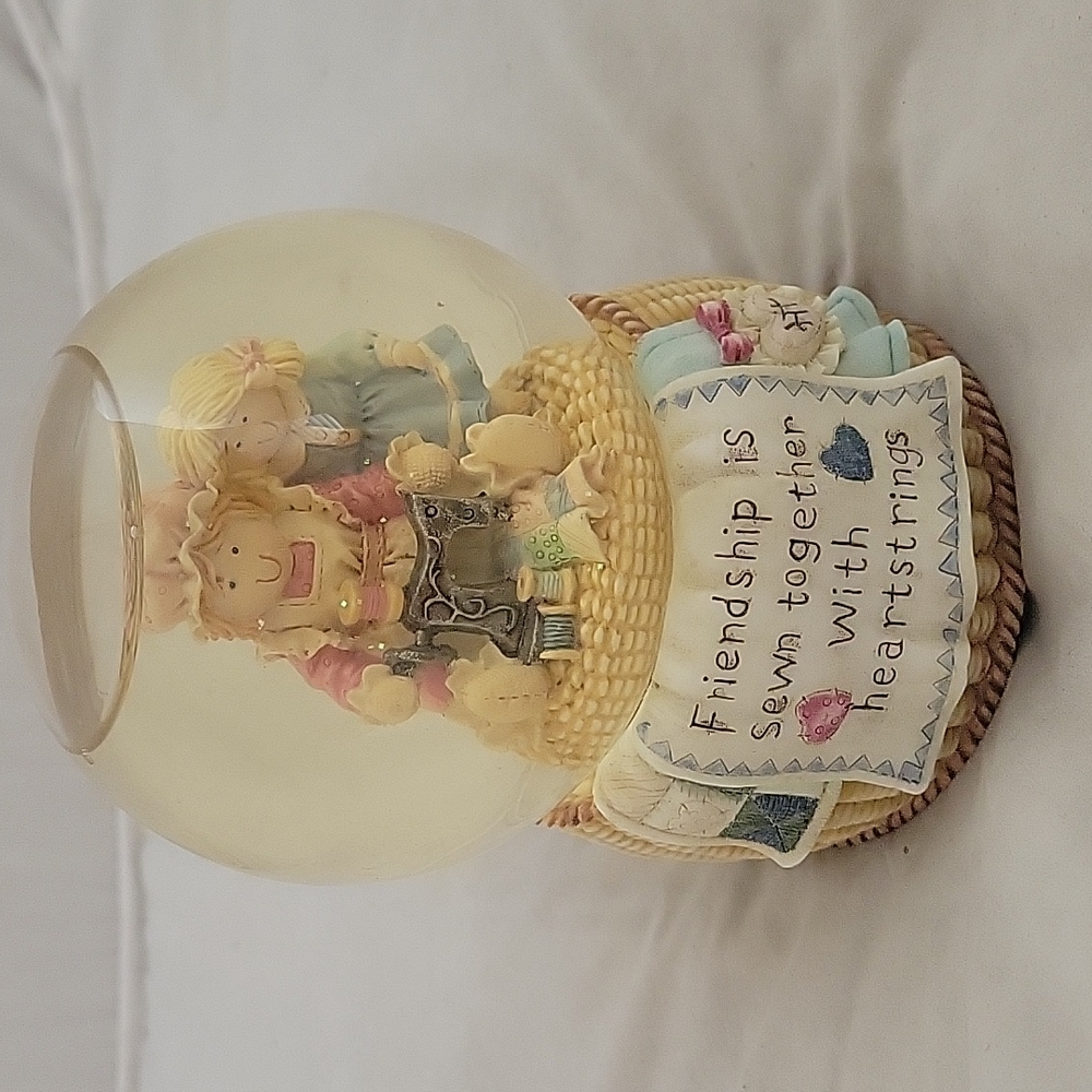 San Francisco Music Box Co Heart Tugs Friendship is Sewn Together w Heartstrings